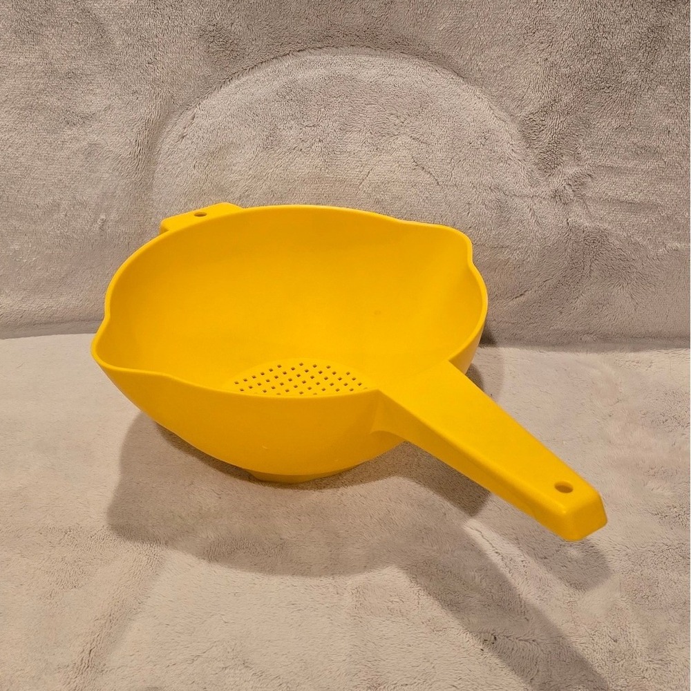 Vintage Tupperware Yellow Colander Strainer Long Handle Retro Kitchen 1523-6